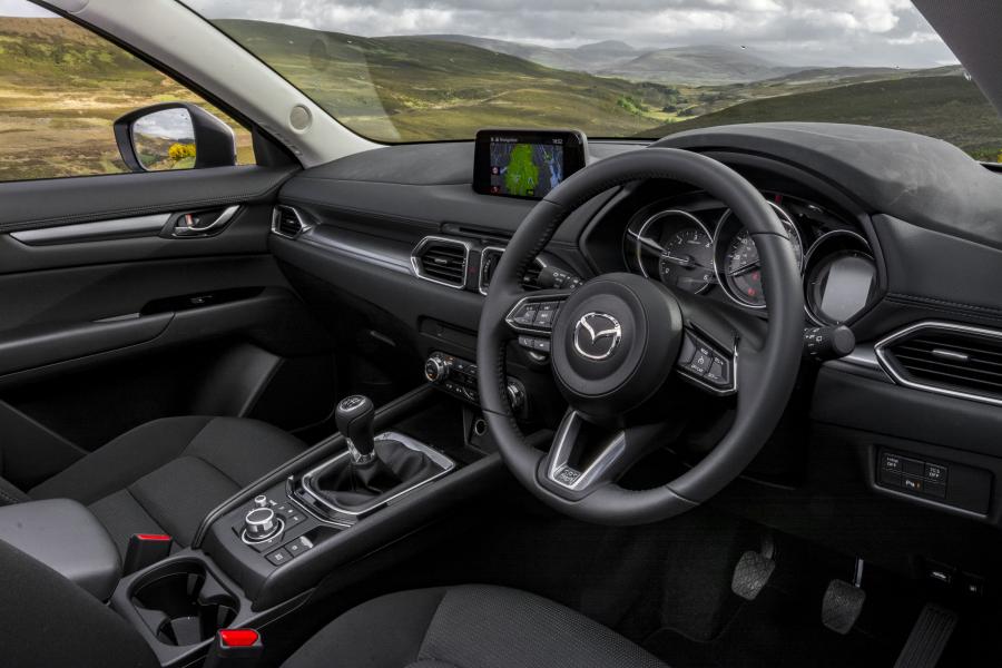 Интерьер Mazda CX-5 2017 года  (UK) (фото 12 из 74)